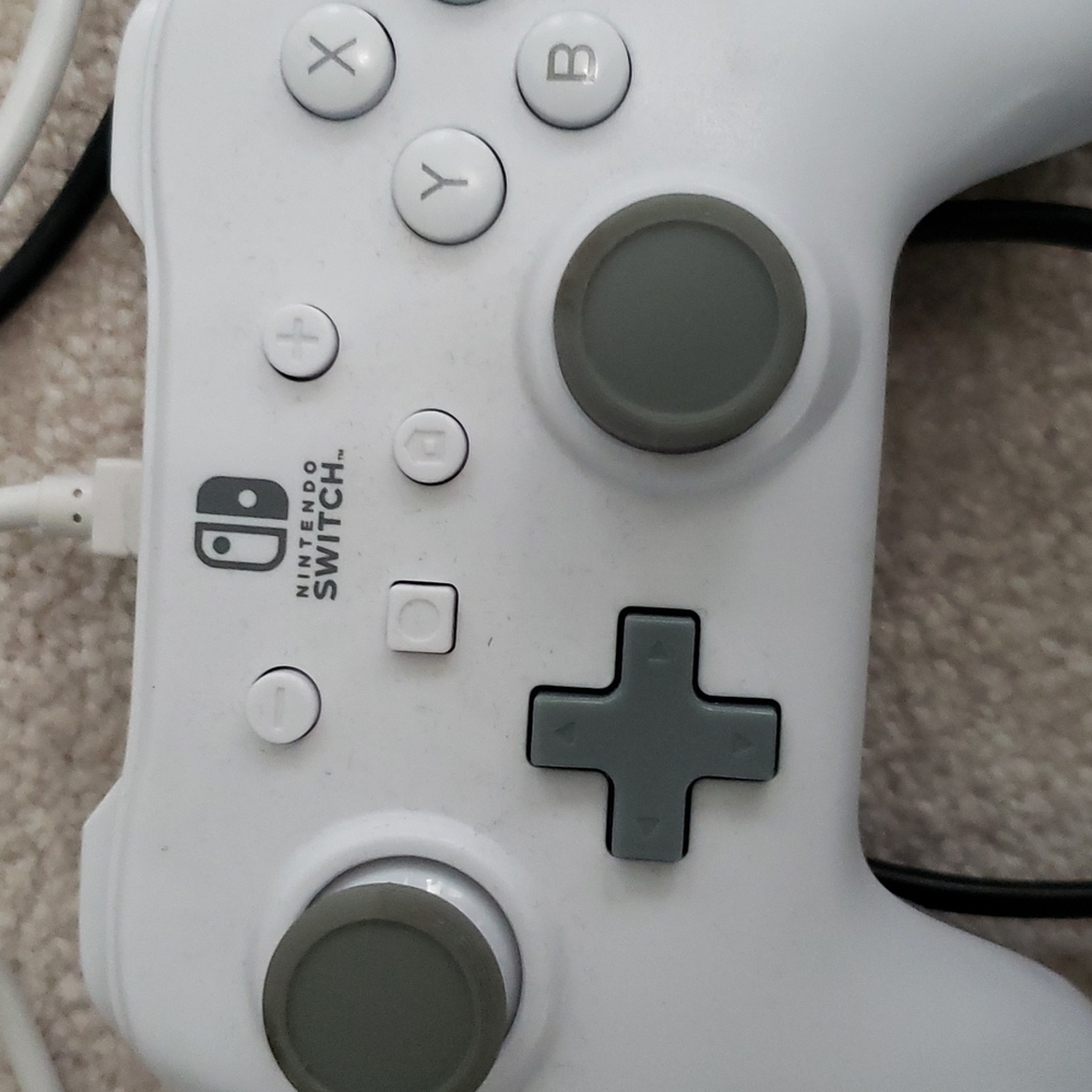Used Nintendo Switch - Picture 9 of 10